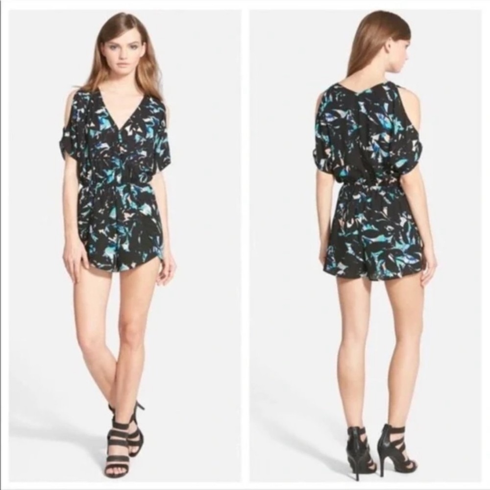 ASTR the Label Cold Shoulder Abstract Romper M